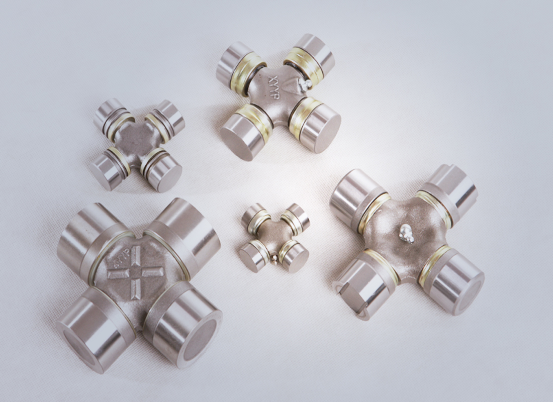 萬(wàn)向節十字軸-EQ153方(fāng)向機萬向節-φ18×47-鷹(ying)牌軸承