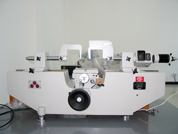 萬能(neng)測長儀-鷹牌軸承(cheng)